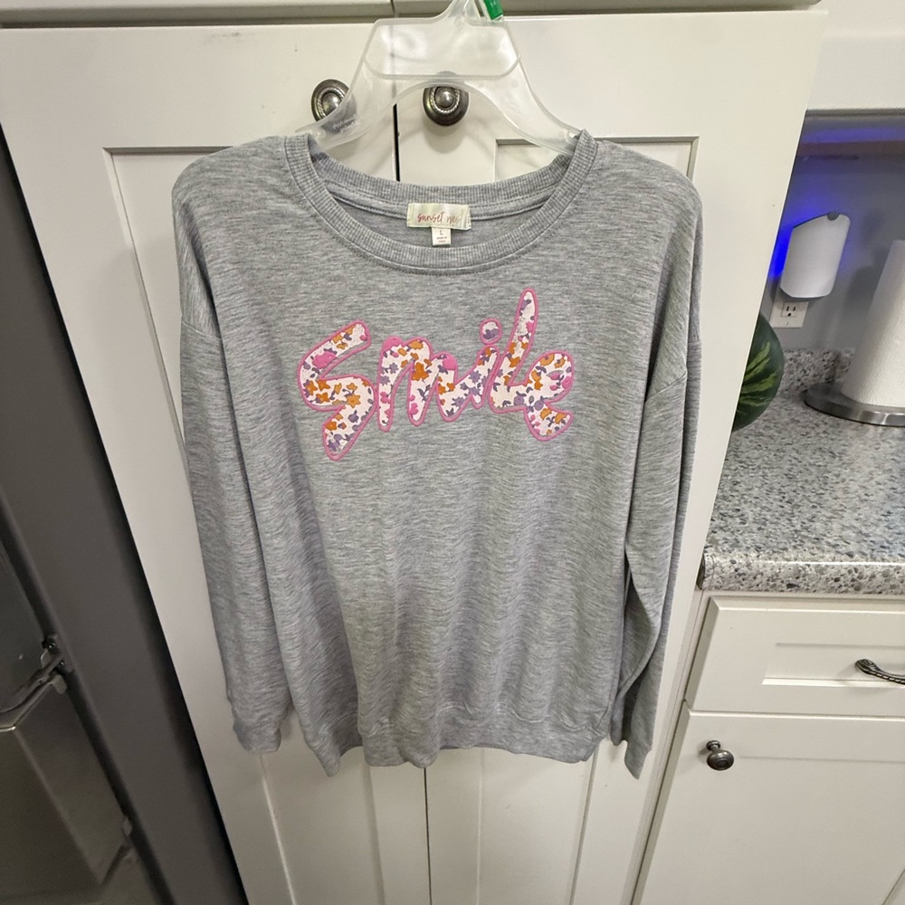 Women's Grey 'Smile' Graphic Sweatshirt - Casual Pullover